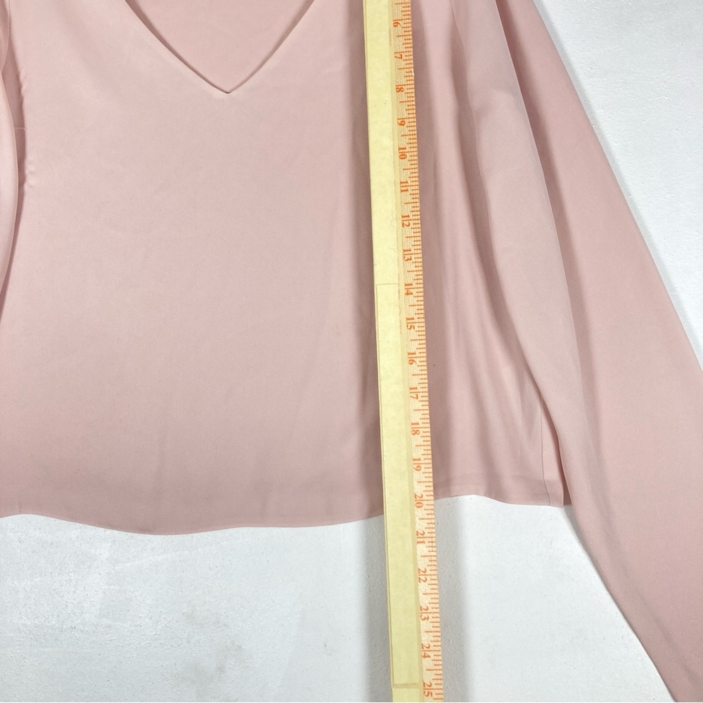 Aritizia Babaton Murphy Blouse Womens M Nude V-Neck Cropped Long Sleeved Office - Picture 6 of 14